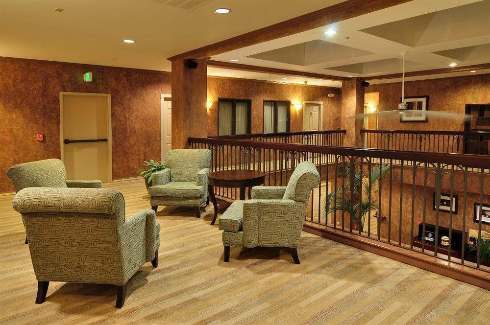 Best Western Plus Palm Court Hotel Davis Buitenkant foto