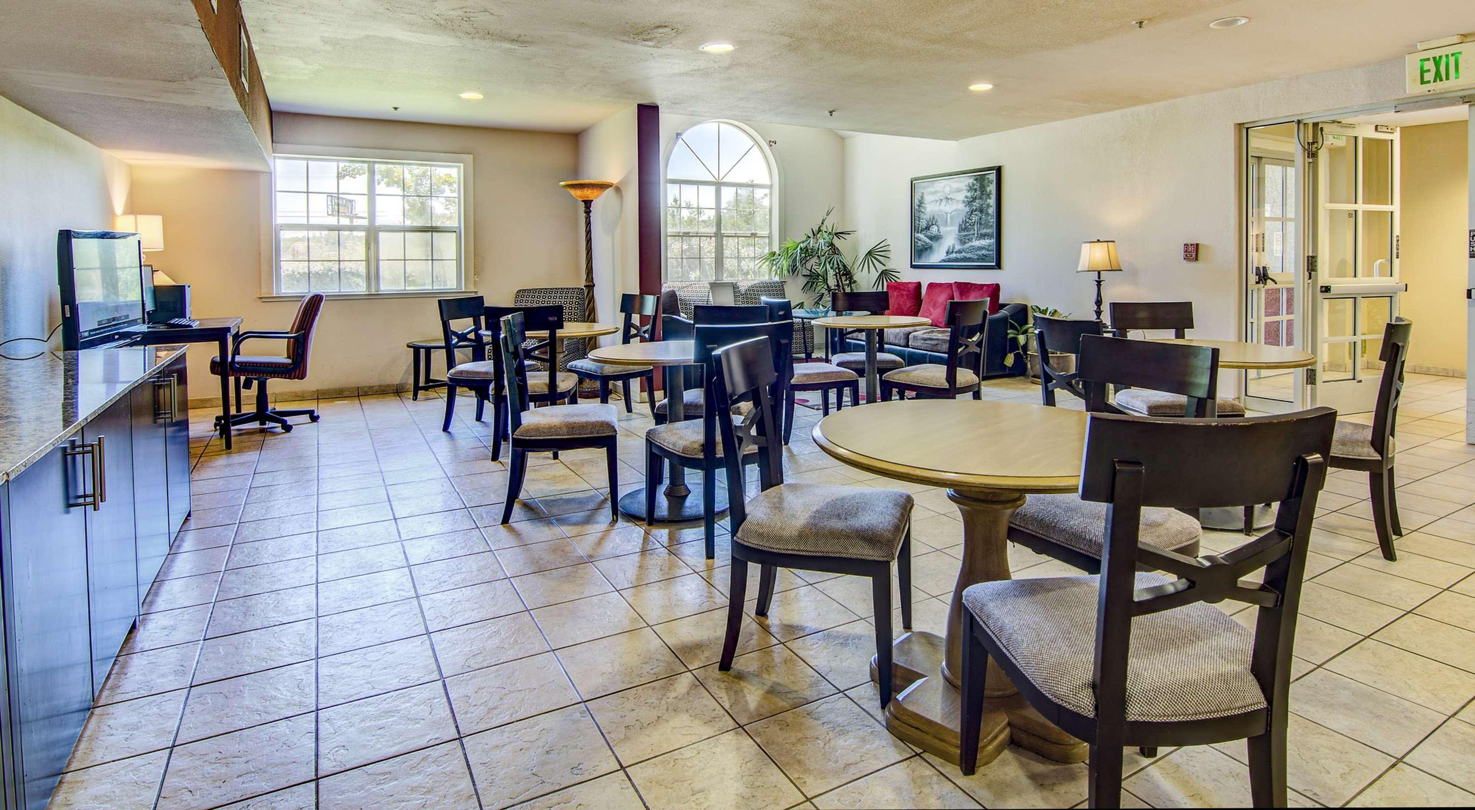 Best Western Plus Palm Court Hotel Davis Buitenkant foto
