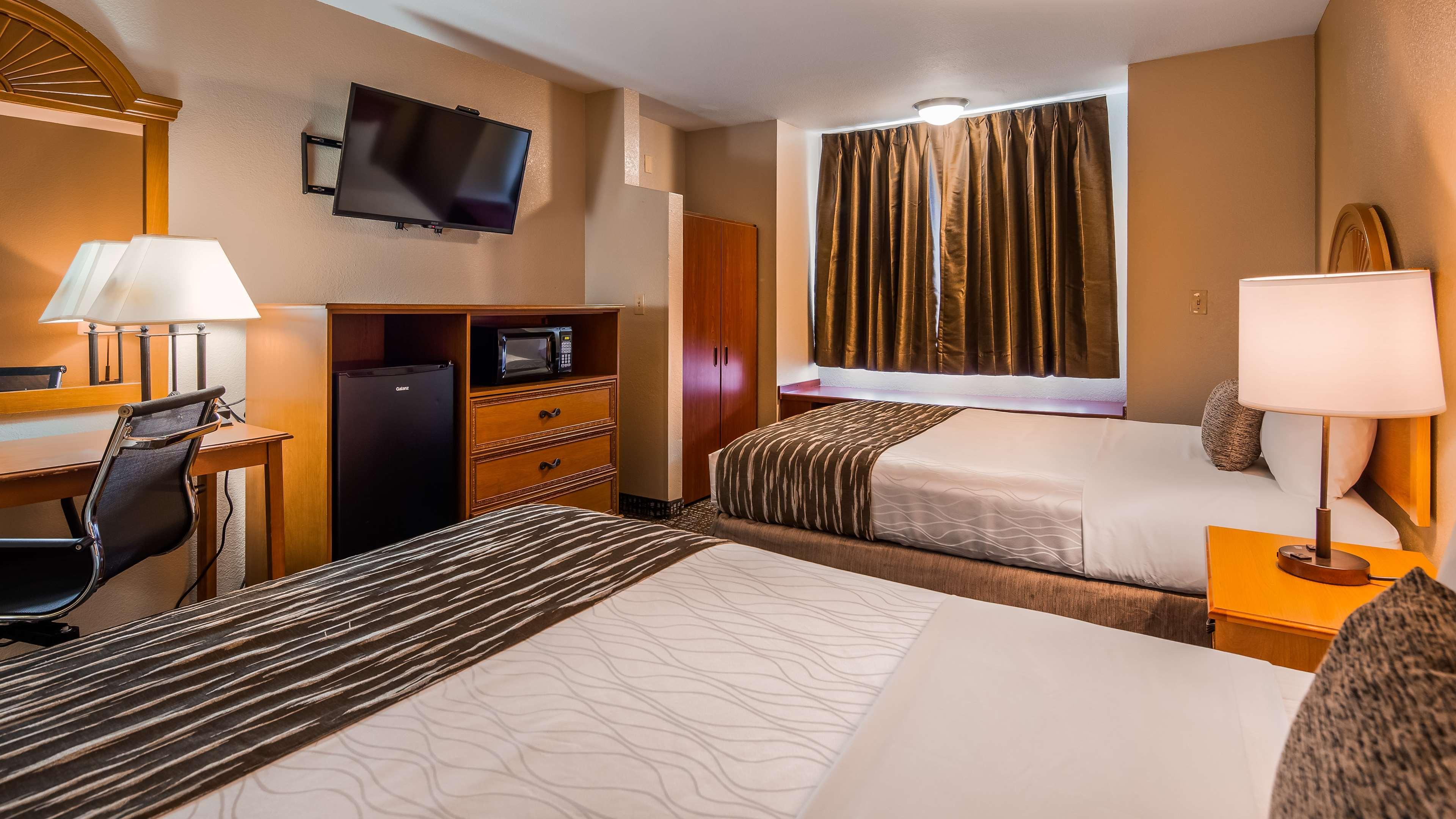 Best Western Plus Palm Court Hotel Davis Buitenkant foto