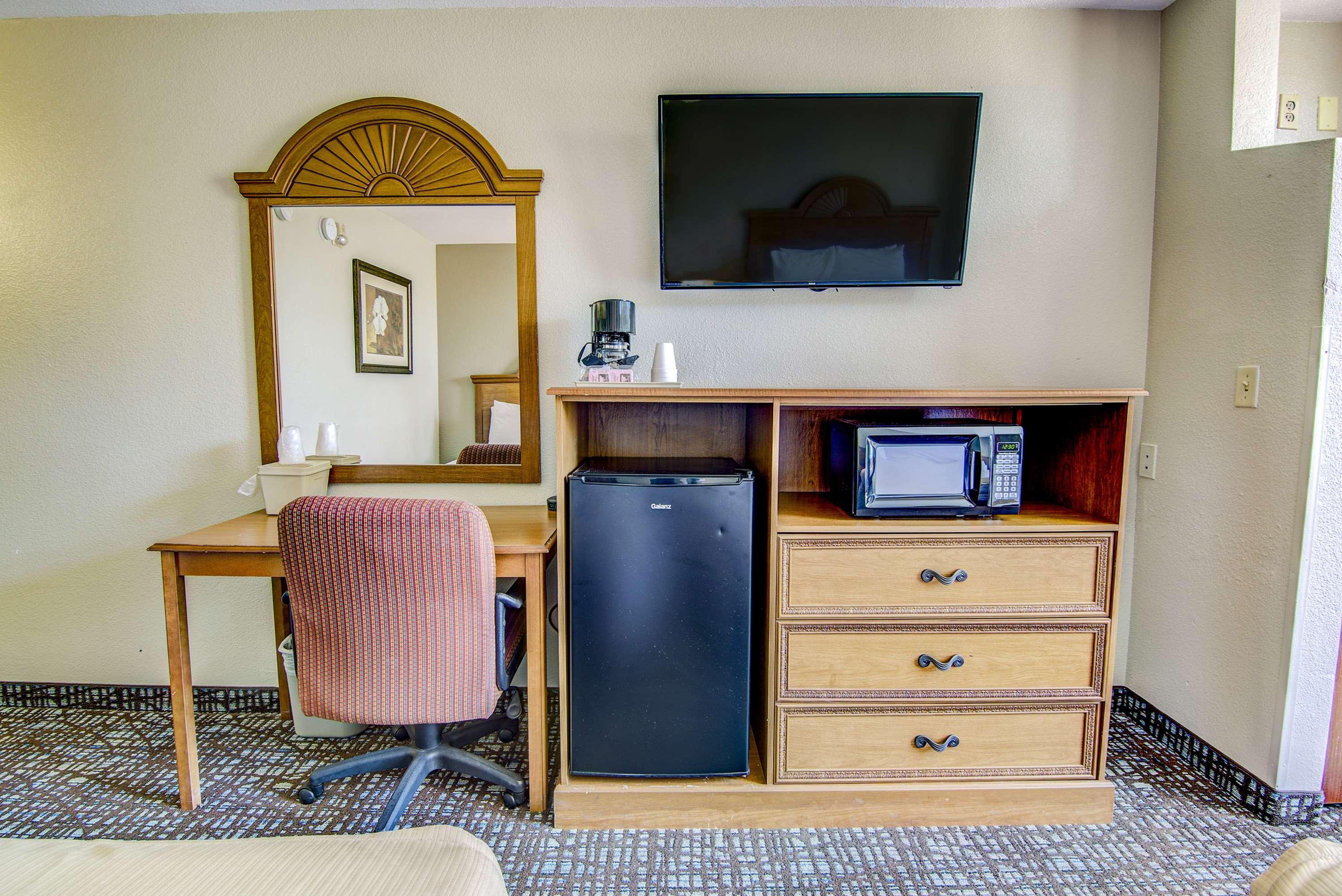 Best Western Plus Palm Court Hotel Davis Buitenkant foto