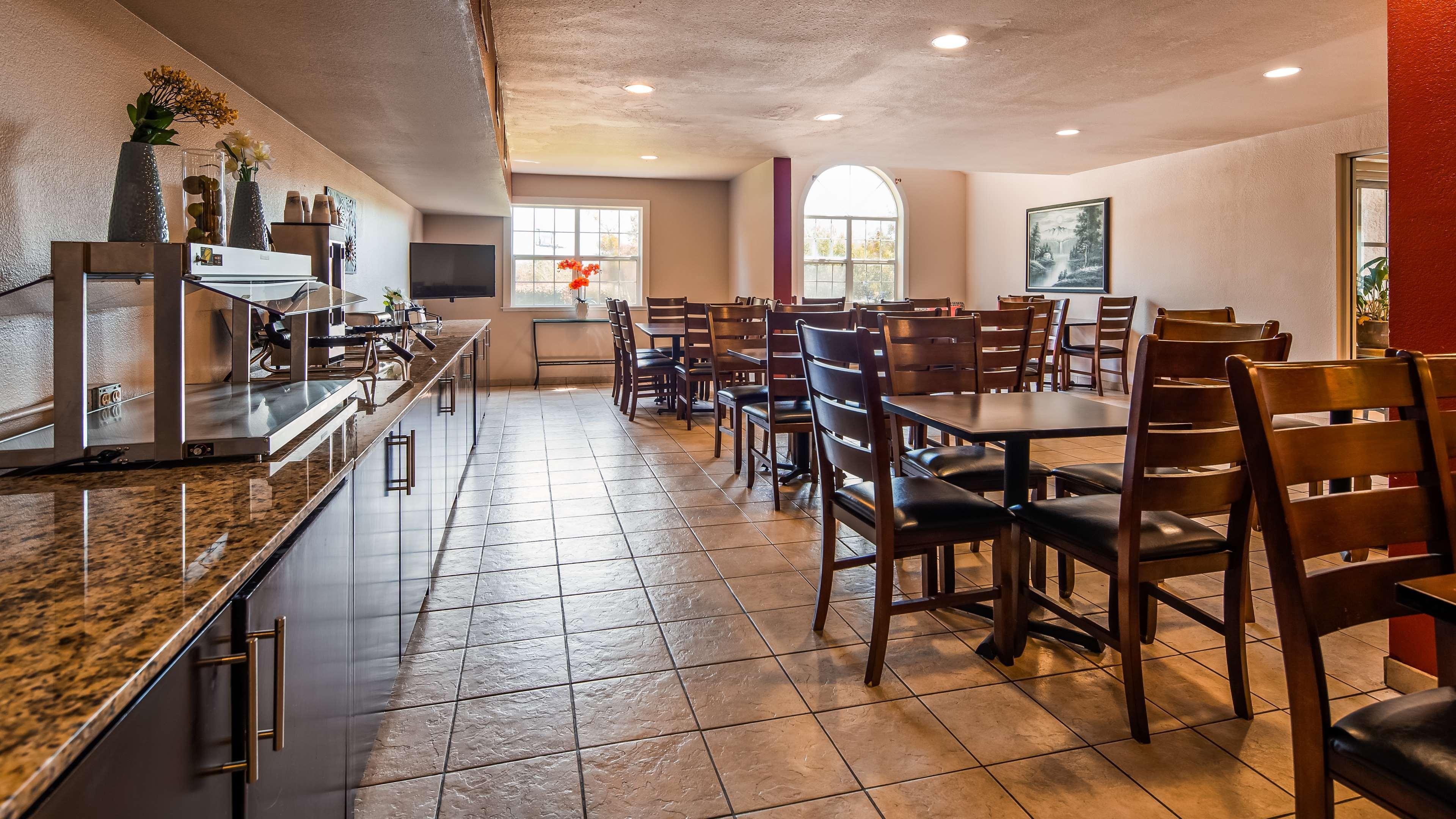 Best Western Plus Palm Court Hotel Davis Buitenkant foto