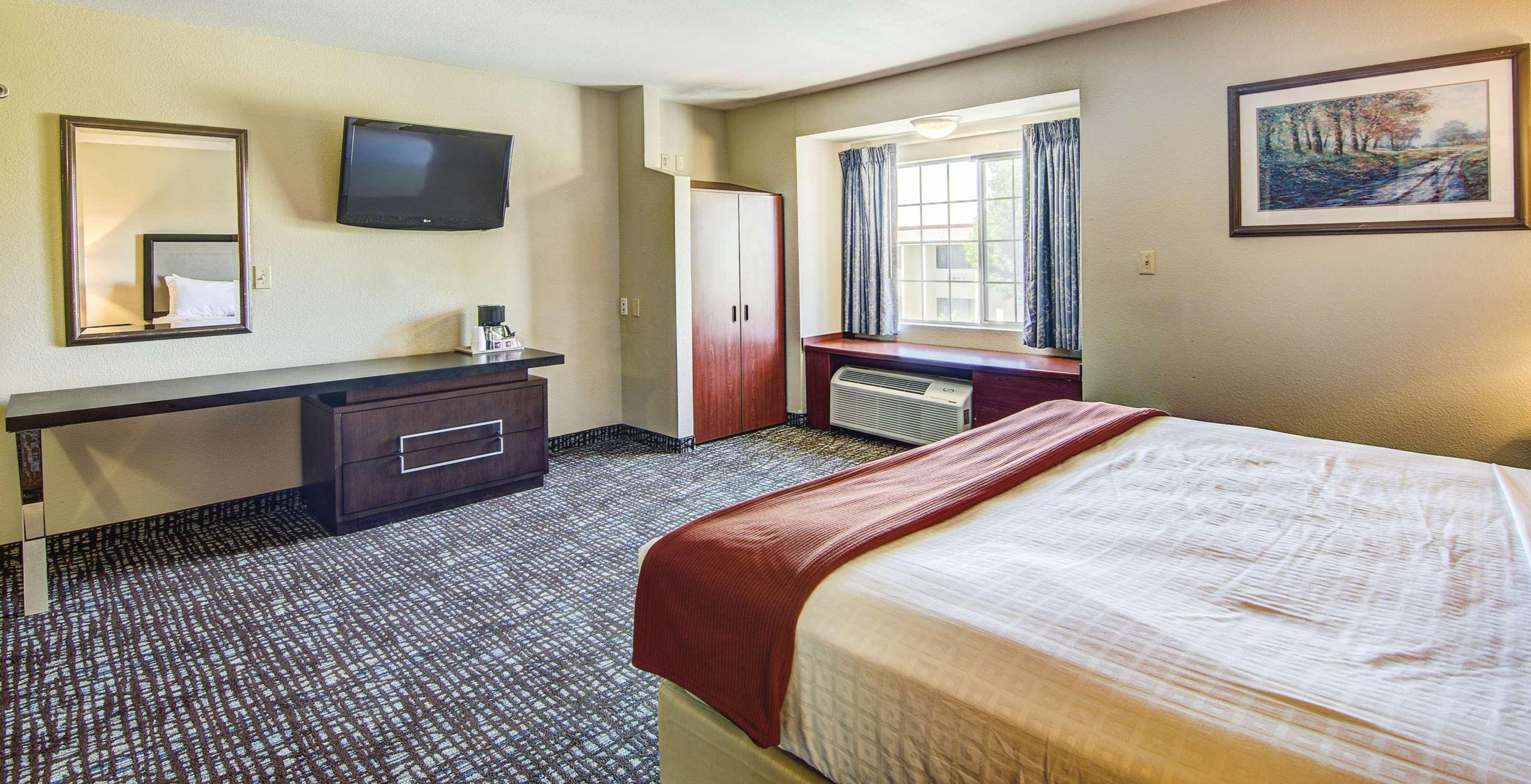 Best Western Plus Palm Court Hotel Davis Buitenkant foto