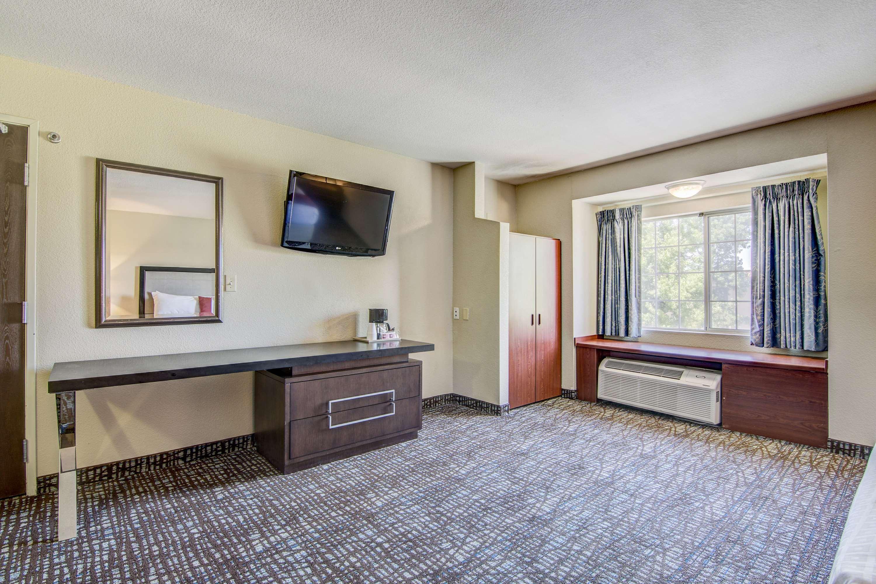 Best Western Plus Palm Court Hotel Davis Buitenkant foto