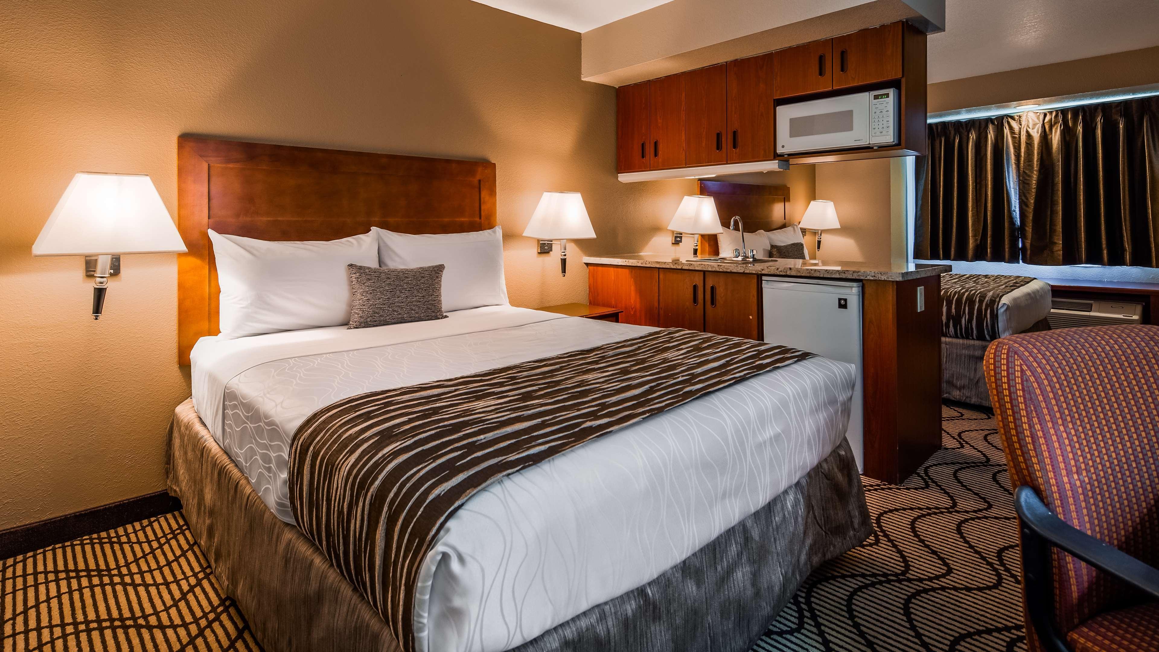 Best Western Plus Palm Court Hotel Davis Buitenkant foto