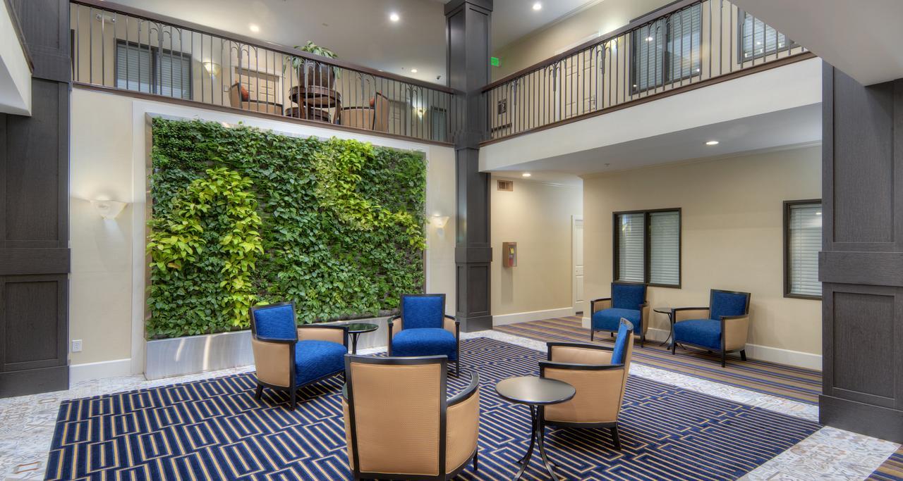 Best Western Plus Palm Court Hotel Davis Buitenkant foto