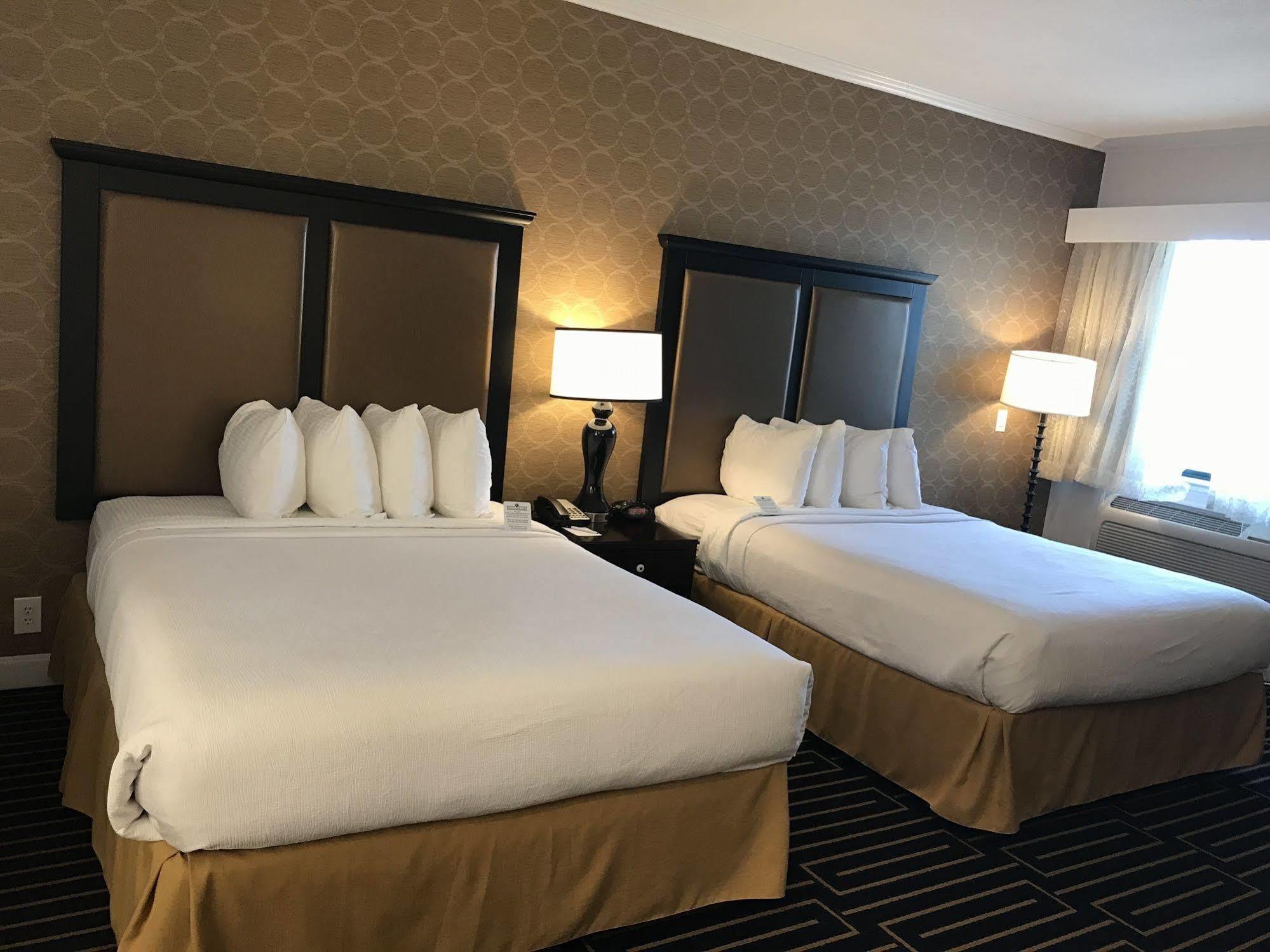 Best Western Plus Palm Court Hotel Davis Buitenkant foto